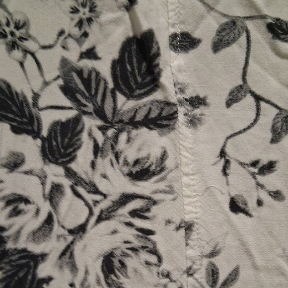 US Size 2 H & M Black And White Floral Print Short Sleeve Dress - Picture 4 of 12